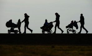 Taxa de fertilidade inverte tendência e sobe para 1,53  na UE em 2021