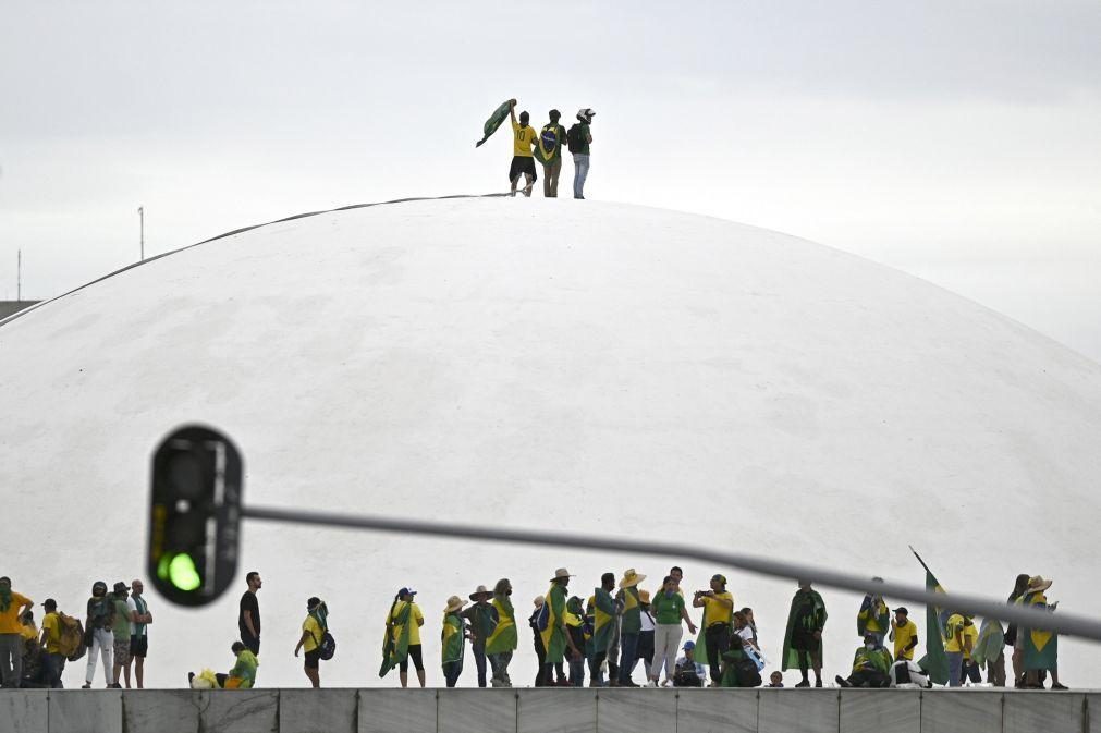 Ataques a instituições democráticas em África e Brasil são reveses na liberdade - Relatório