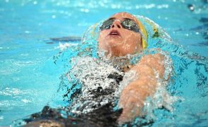Nadadora australiana Kaylee McKeown bate recorde do mundo dos 200 metros costas