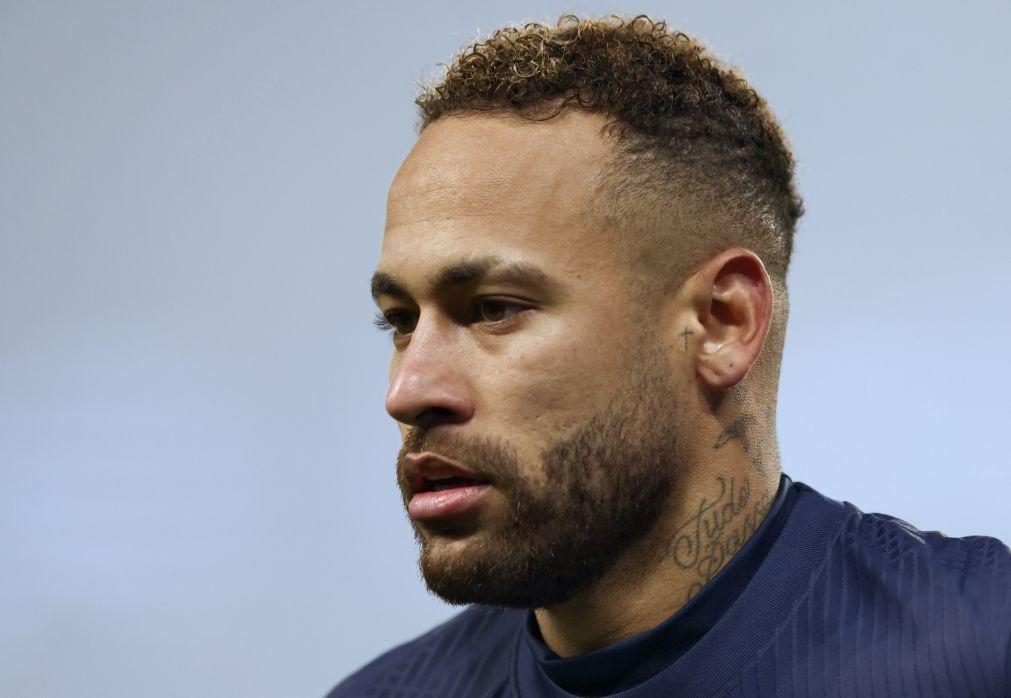 Neymar operado com sucesso ao tornozelo direito - Paris Saint-Germain