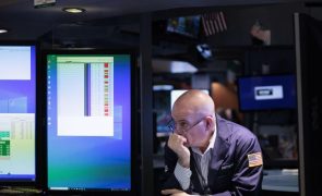 Wall Street segue em baixa e com foco nos bancos