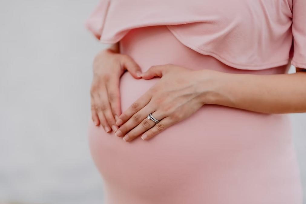 Mulher morre após ficar 9 anos com feto calcificado no abdómen