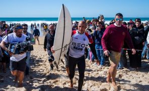Kelly Slater aprova espera por melhores condições na prova de Supertubos