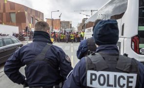 Sindicatos acusam Macron de 