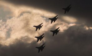 Irão fecha acordo com a Rússia para comprar caças Sukhoi Su-35 - Imprensa