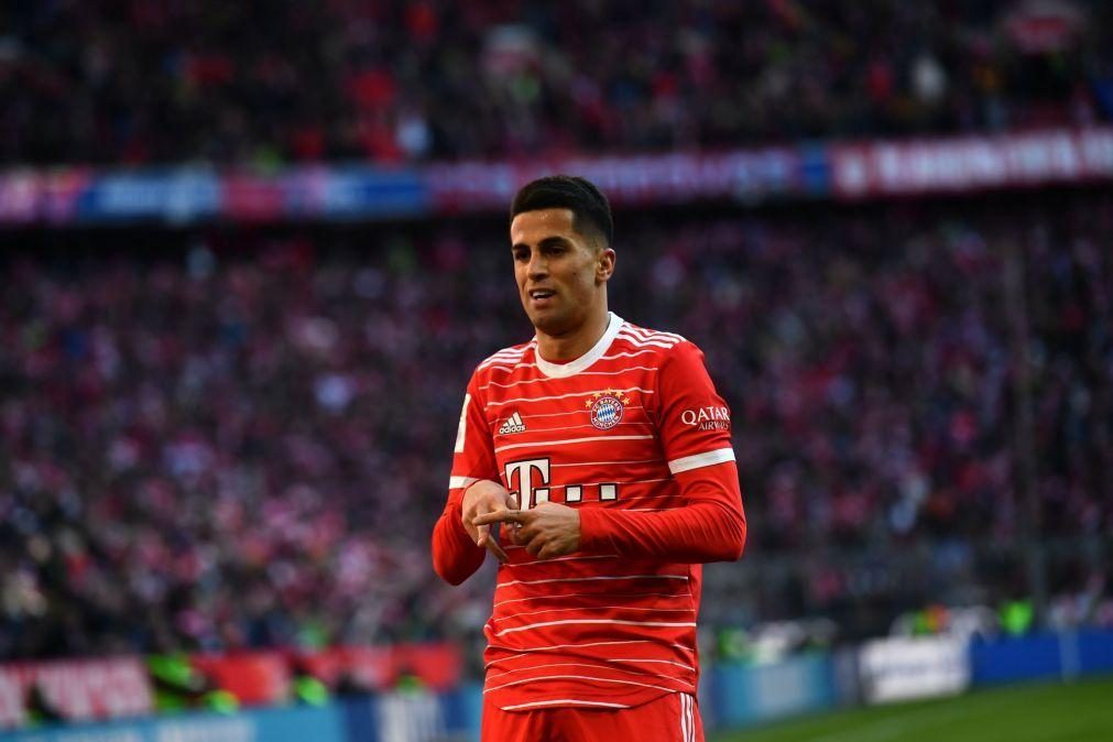 Líder Bayern Munique vence com contributo de João Cancelo