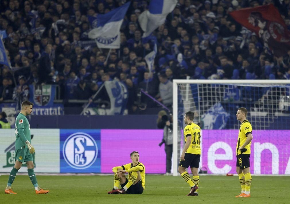 Borussia Dortmund tropeça no dérbi com Schalke e 'falha' liderança