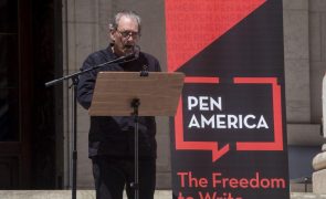 Escritor norte-americano Paul Auster diagnosticado com cancro