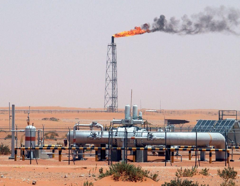 Petrolífera Saudi Aramco com lucros recorde de 151.000 milhões de euros em 2022