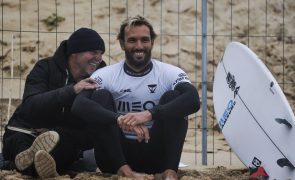 Frederico Morais eliminado por Kelly Slater nas 'bombas' de Supertubos