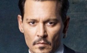 Johnny Depp - Faz fortuna longe do cinema! Novo negócio rende milhões