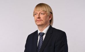 Rain Epler, o político que se tornou viral pelo bizarro corte de cabelo