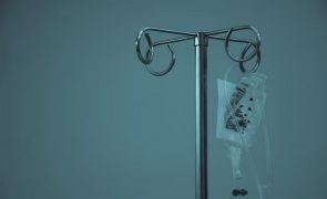 Mulher invade hospital com corpo em chamas após ser atacada pelo ex