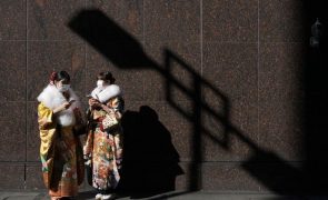 Covid-19: Japão deixa de recomendar uso da máscara