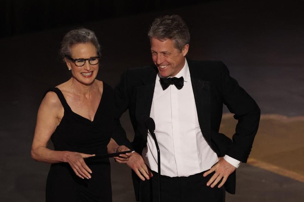 Óscares: Hugh Grant leva o prémio de pior discurso e Jimmy Kimmel não lhe fica atrás