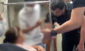 Mulher pede a casal homossexual que leia a Bíblia e acaba na esquadra [vídeos]