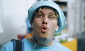 Rapper Costa Titch morre após colapsar em palco [vídeo]