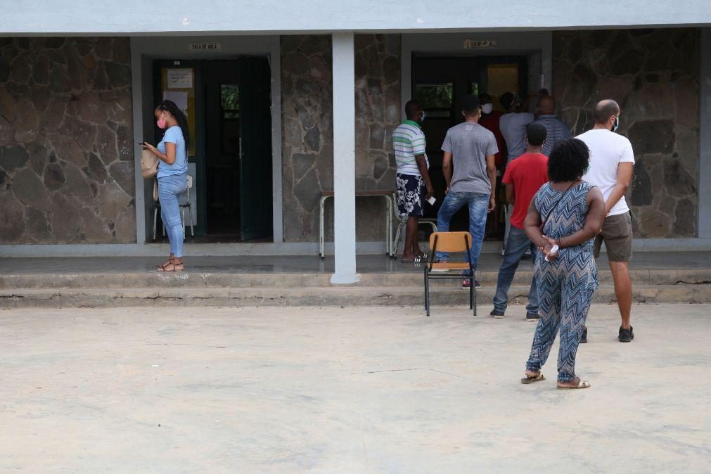 Moçambique com parte do equipamento para arrancar recenseamento eleitoral a 20 de abril