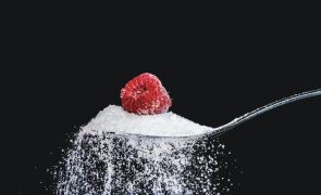 6 sinais que o corpo dá quando come demasiado açúcar