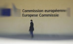 Bruxelas propõe reforçar controlo de fronteiras e acelerar regressos