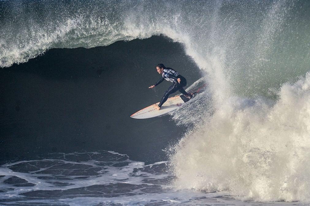 Norte-americanas Courtney Conlogue e Caitlin Simmers na final em Peniche