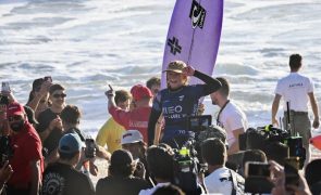 Surfista norte-americana Caitlin Simmers estreia-se a vencer na elite em Peniche