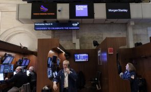Wall Street volta a cair com novos receios sobre a banca
