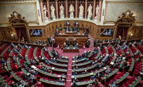 Senado francês aprova reforma das pensões