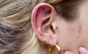 Jovem explica significado de tatuagens peculiares e pessoas desfazem-se em lágrimas