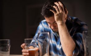 Descubra os danos que o consumo exagerado de álcool provoca no cérebro