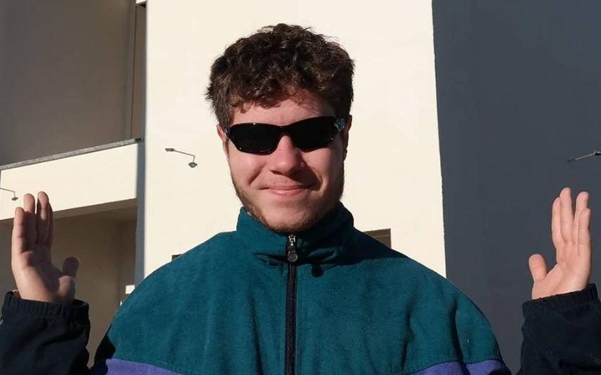 Youtuber manifesta-se à porta da TVI e acaba