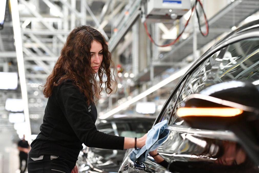 Custo da mão-de-obra sobe 5,8% na UE no 4.º trimestre de 2022, Portugal com menor avanço em 1,1%