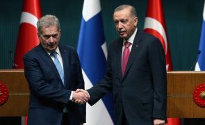 Presidente da Turquia anuncia ratificação da adesão da Finlândia à NATO