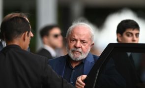 Lula viaja para a China acompanhado por uma delegação recorde de 240 empresários