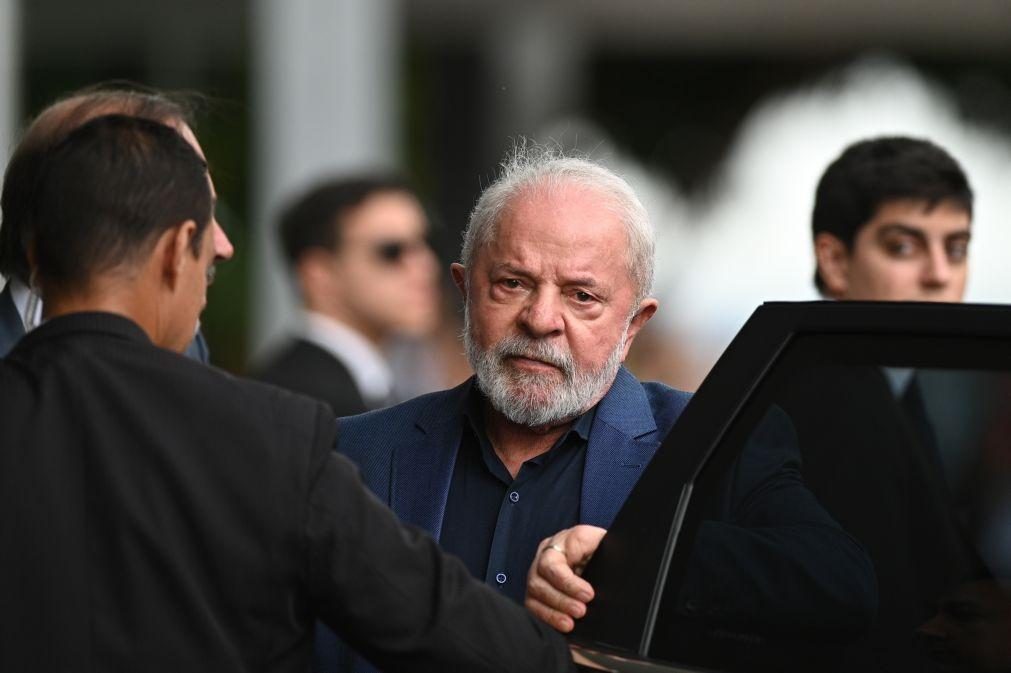 Lula viaja para a China acompanhado por uma delegação recorde de 240 empresários