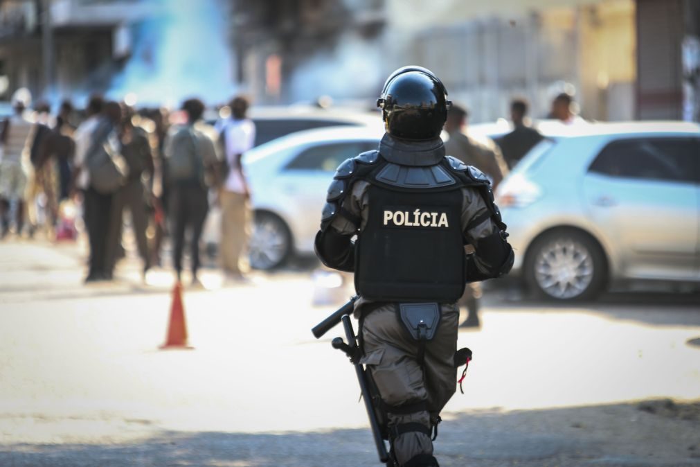 Populares sob repressão policial perguntam a PR moçambicano por que estão a ser atacados