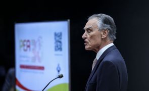 Cavaco justifica crise na habitação com 