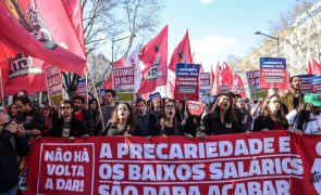 Milhares de trabalhadores descem a Avenida da Liberdade por melhores salários e pensões