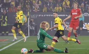 Raphaël Guerreiro em grande plano na goleada do Dortmund