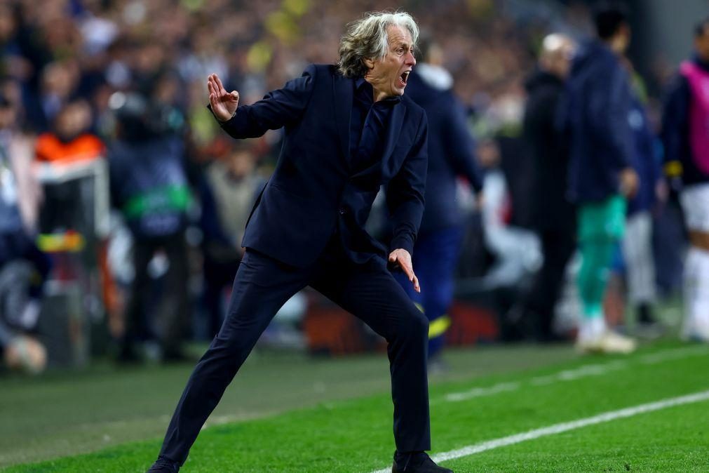 Fenerbahçe, de Jorge Jesus, vence a aproxima-se do líder Galatasaray na Turquia