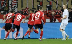 Bayerm perde em Leverkusen e cede liderança ao Dortmund na Alemanha