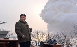 Líder norte-coreano dirigiu simulação de contra-ataque nuclear