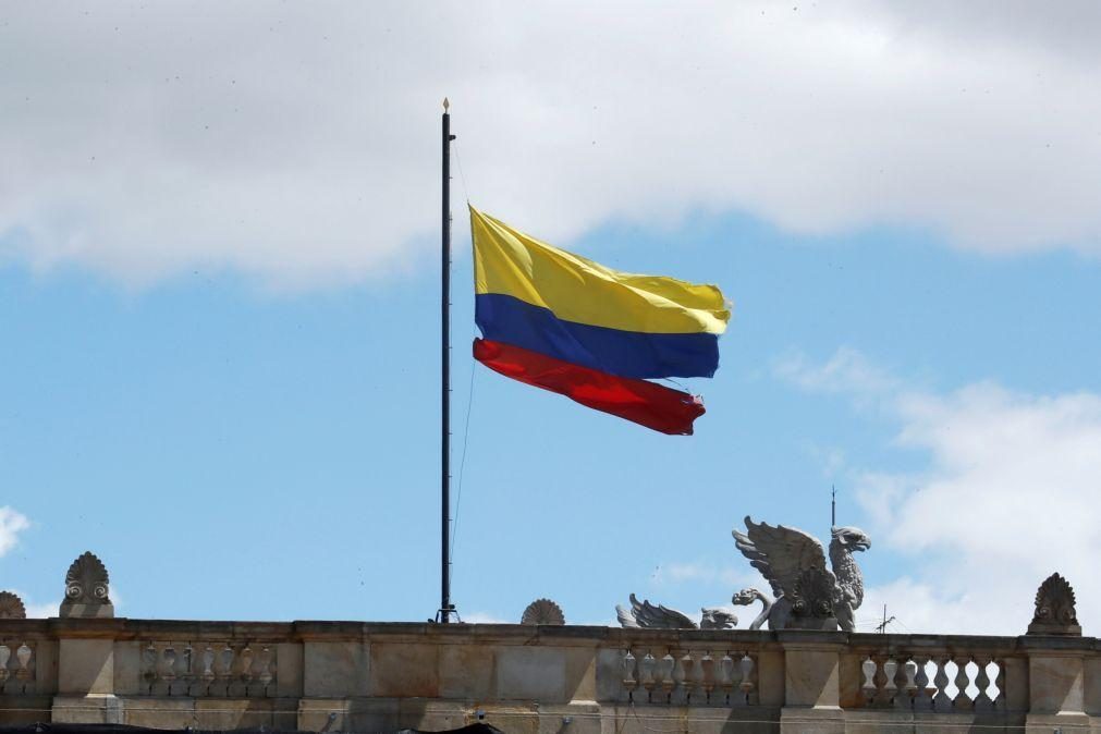 Quatro soldados colombianos morrem em queda de helicóptero no oeste do país