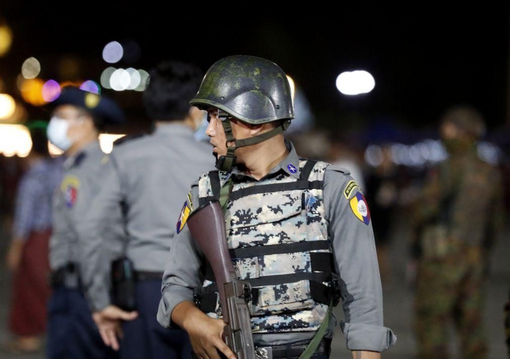 Mais de 3.000 assassínios de civis em dois anos de junta militar em Myanmar
