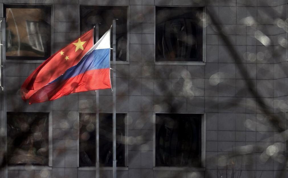 Xi e Putin iniciam reunião informal com plano de paz chinês sobre a mesa