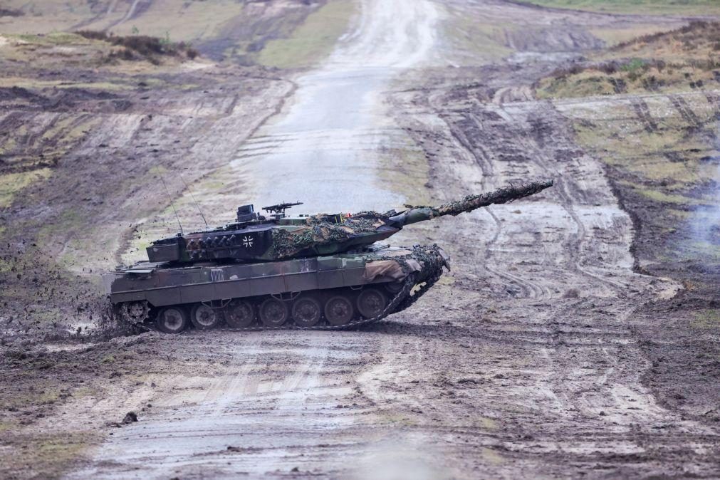 Ucrânia: Carros de combate Leopard 2 oferecidos pela Noruega chegaram ao destino
