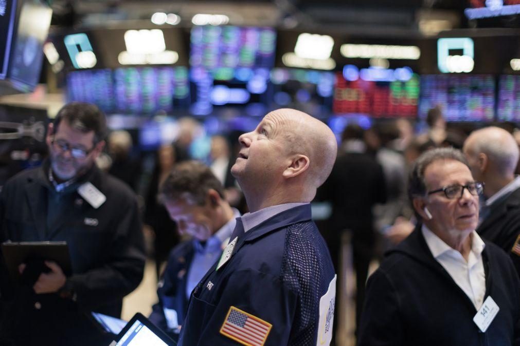 Wall Street fecha em alta com investidores aliviados e em busca de saldos