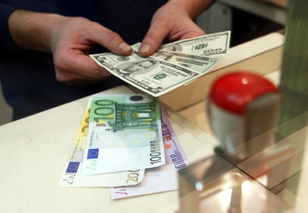 Euro sobe e aproxima-se dos 1,08 dólares