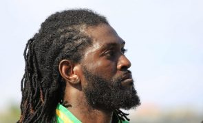 Avançado togolês Adebayor coloca ponta final na carreira aos 39 anos