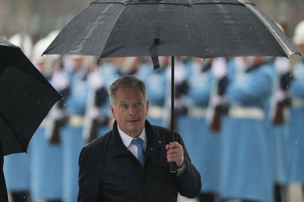 Presidente da Finlândia ratifica adesão à NATO